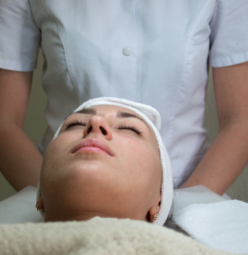 womans-health-young-woman-at-skin-care-spa-lying-d-XNETNVX.png